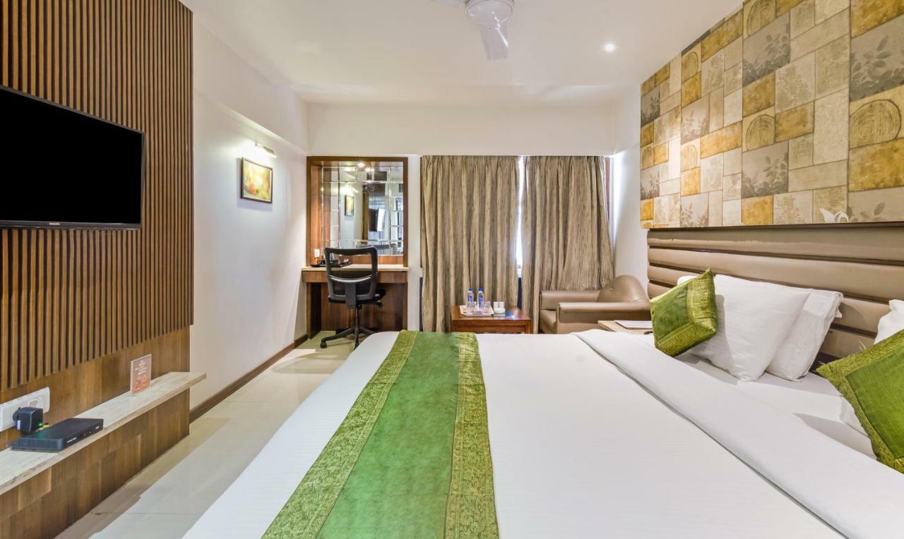 Hotel Crown Palace Indore Extérieur photo