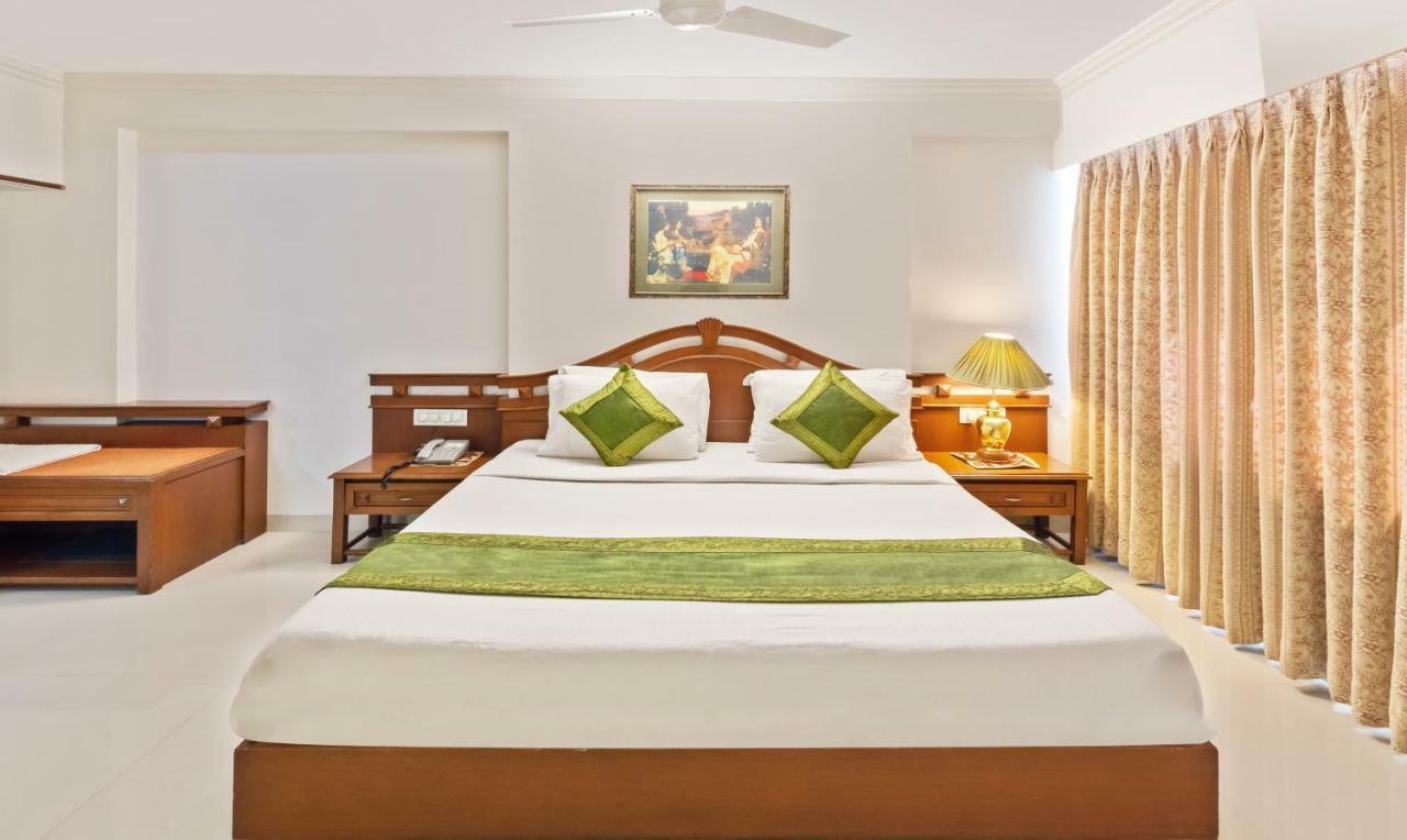 Hotel Crown Palace Indore Extérieur photo