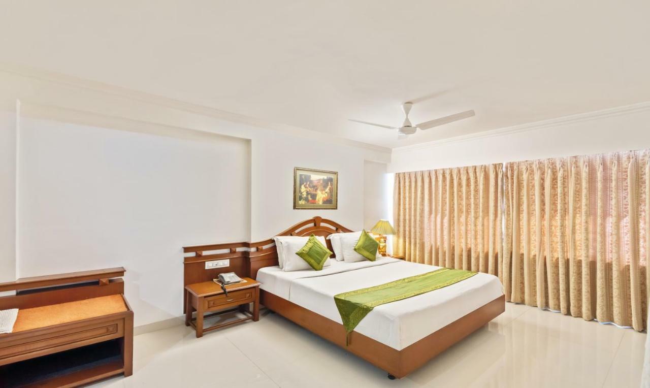 Hotel Crown Palace Indore Extérieur photo